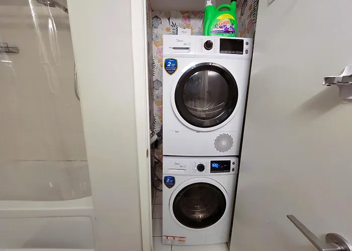 Downtown 2 Bedroom Gem With Free Parking