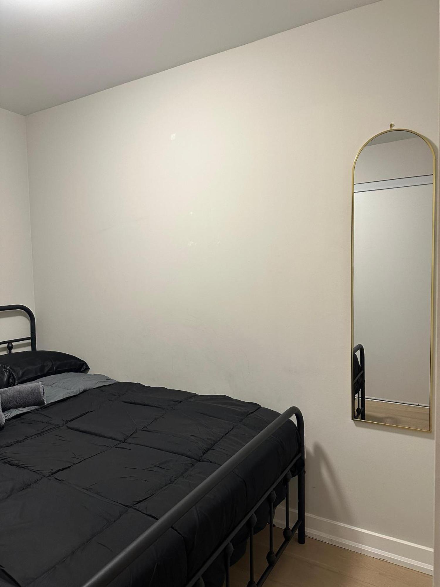 Downtown 2 Bedroom Gem With Free Parking Appartement